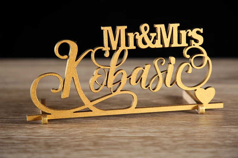 Mr and Mrs Sign. Script Свадебный деревянный знак имени. персональный знак имени. Свадебные decsweetheart Свадебные Украшение стола центральным
