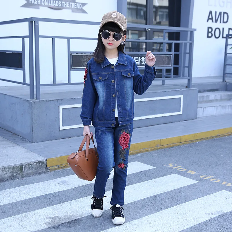 

2019 new girl two sets of baby jeans rose embroidery young children ' s leisure spring and autumn girl clothes denim suits