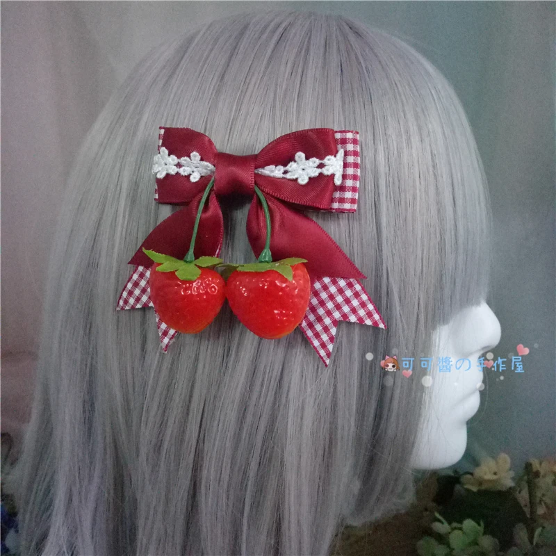

Lolita headdress strawberry soft edge duckbill clip to young Japanese Lolita is pure and fresh and double horsetail hair clips