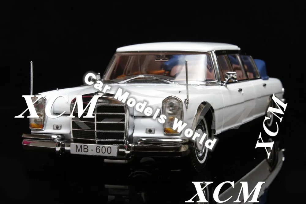 Литая под давлением модель автомобиля для 1966 600 конвертируемый 1:18 (белый) +