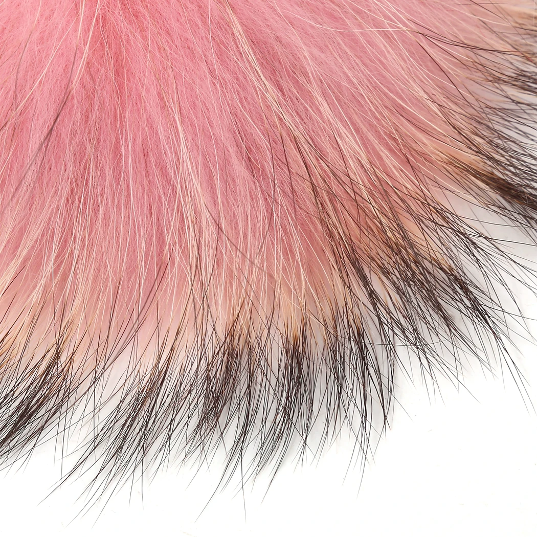 Зимняя шапка с меховыми помпонами из натурального меха енота и пуговицами