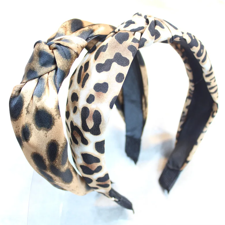 Модная ободок с леопардовыми пятнами для женщин.