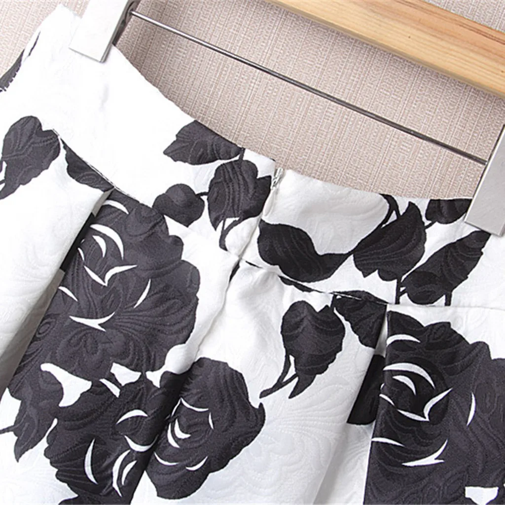 Женская летняя плиссированная юбка серая длинная с завязками на боку и принтом |