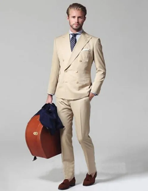 Мужской двубортный костюм с отворотом тремя карманами приталенный мужской