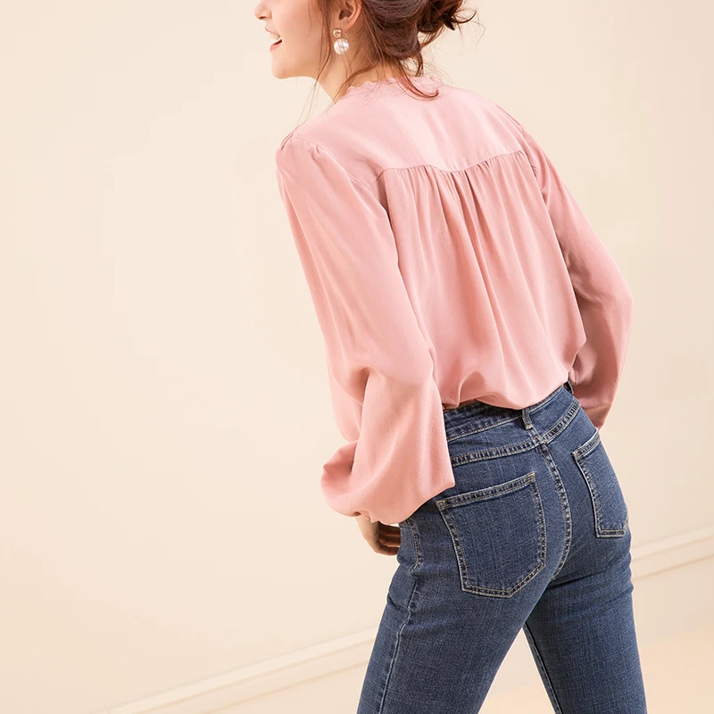 Женская блузка из 100% натурального шелка офисная с длинными рукавами и принтом