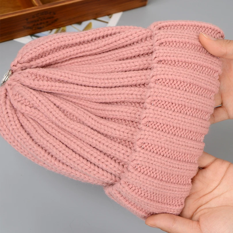 

Women Wool hat cap Raccoon fur pompon cap female High Qualitity Genuine Knitted with full fur fashion Ladies Beanies fur cap