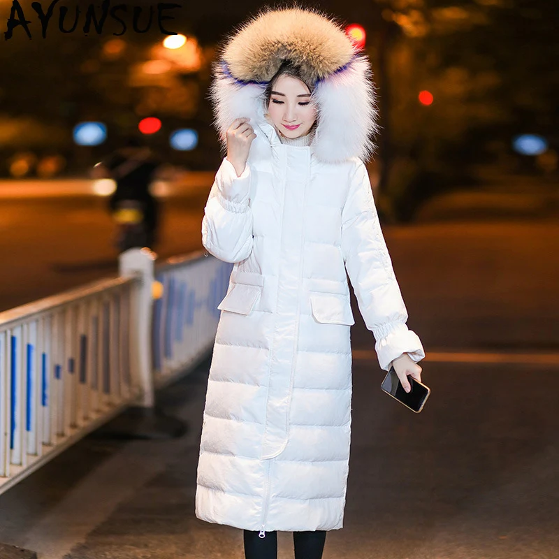 Зимняя куртка на утином пуху женское длинное пальто с капюшоном и меховым