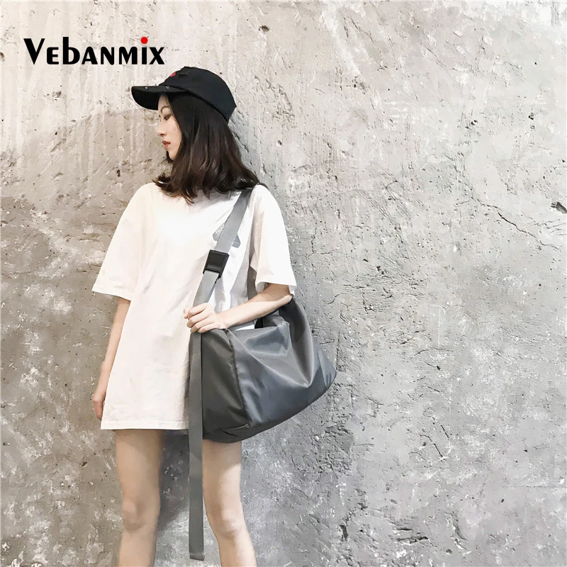 Вместительные мужские сумки мессенджеры на плечо повседневные однотонные