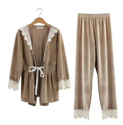Женский пижамный комплект зимний утепленный кружевной халат с поясом домашнее