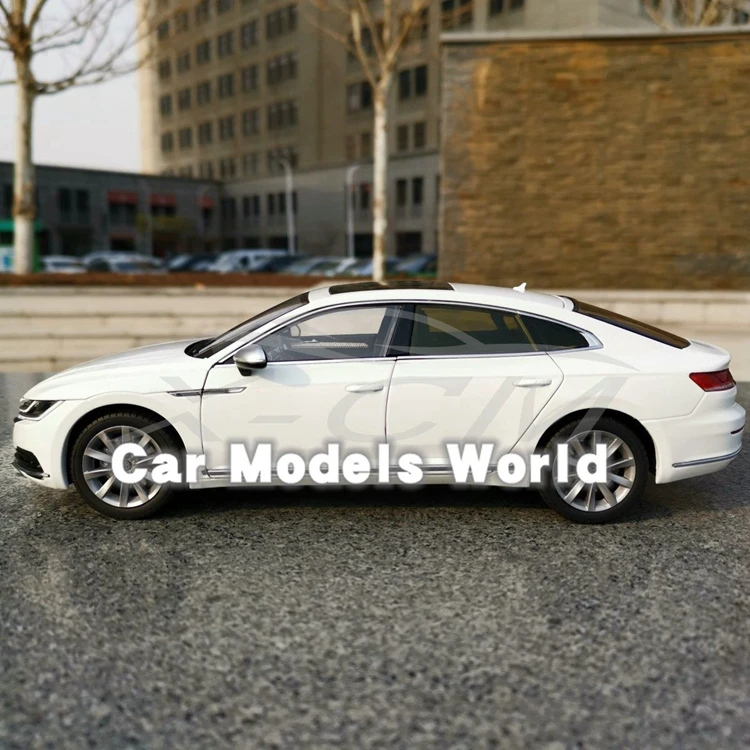 Литая модель автомобиля для Arteon нового поколения CC 1:18(белый)+ маленький подарок