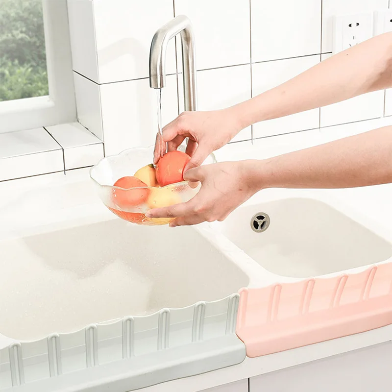 Creative Sink Water Fender Plastic Wavy shape Vegatable Basin Waterproof splash Board sucked type Kitchen Tools | Дом и сад