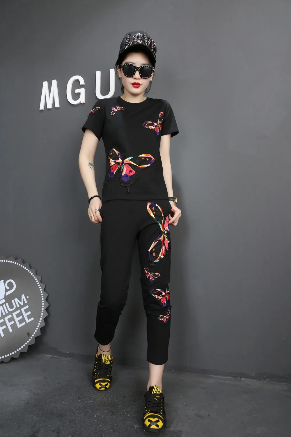 

Butterfly Embroidery Appliques Women Hoodies Set Summer Cotton Casual O-Neck Women's Suits Tracksuits Tees And Pants Suits NS78