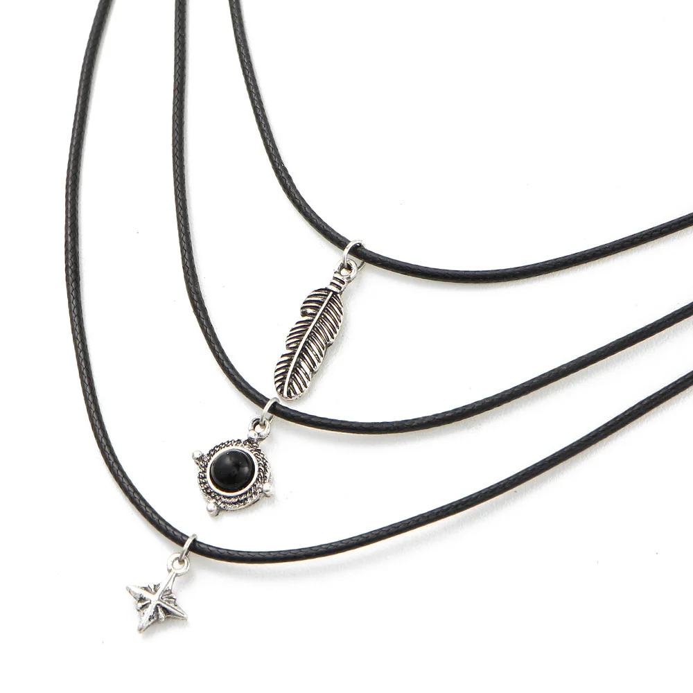 Бархатные ожерелья с перьями листьями звездами кулонами из черного камня