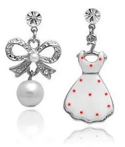 Вешалка для женской одежды Красная белая подвеска с бантом и жемчугом глянцевые