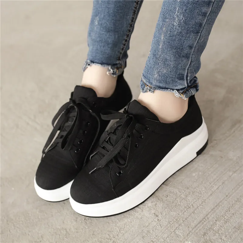 YMECHIC 2018 осенние черные серые туфли на плоской платформе с перекрестной шнуровкой