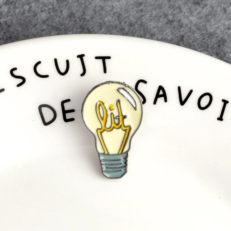 Новый падения нефти эмаль брошь творческий мультфильм лампы кнопка моды