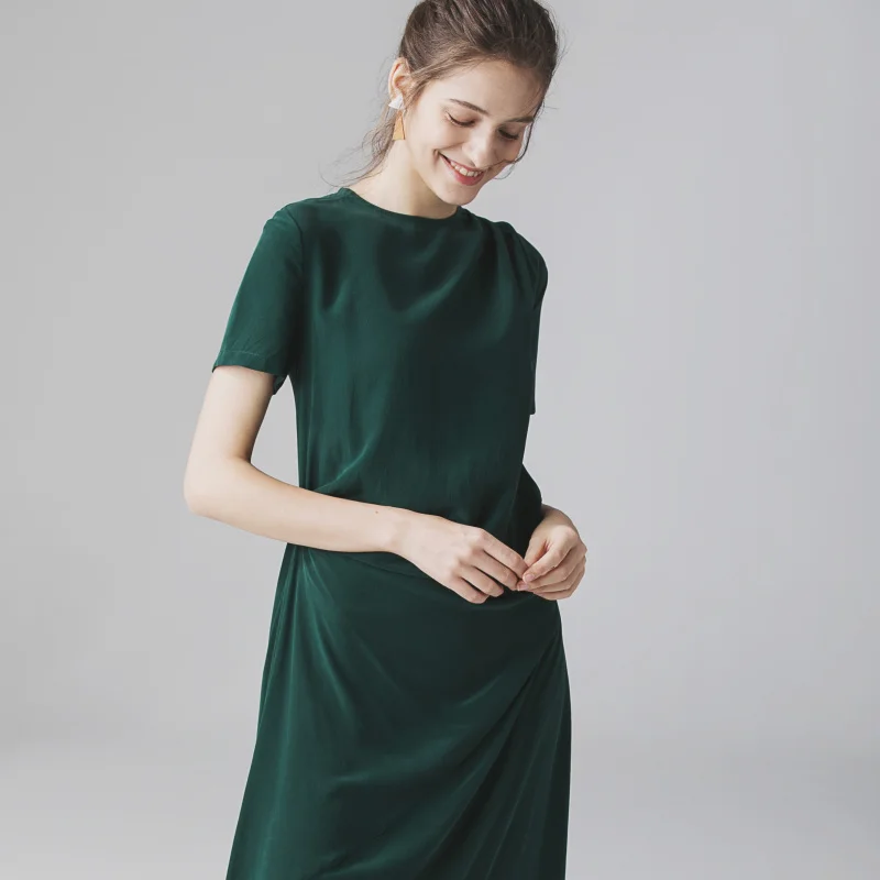 Женское офисное платье однотонное из натурального шелка и крепа с коротким