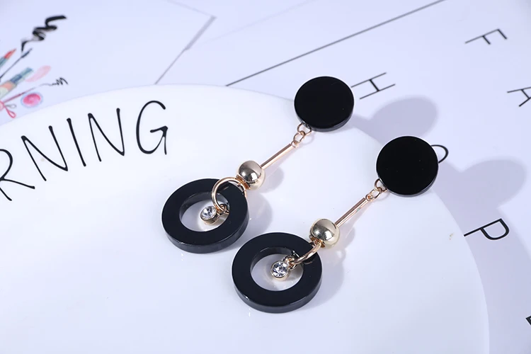 Blitheyo модные Интимные аксессуары акрил круг Современная Серьги преувеличивать