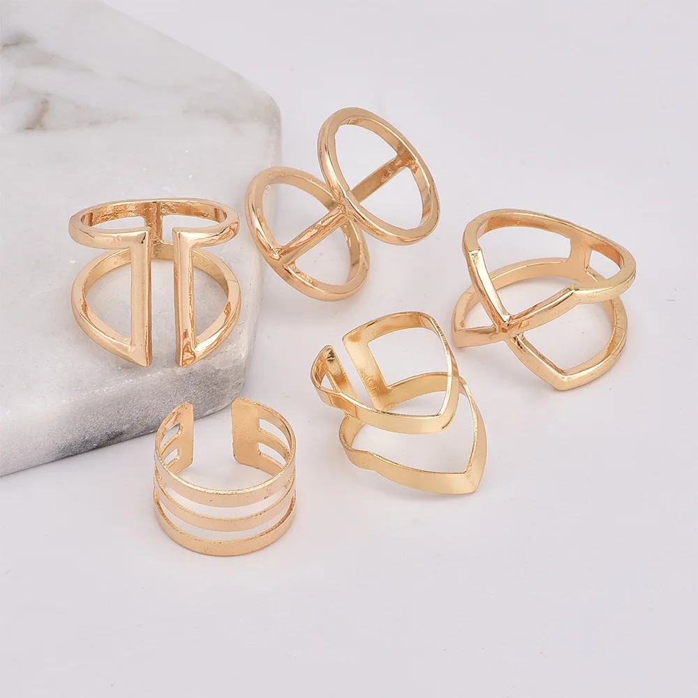 Женский комплект колец с V-образным вырезом золотистого цвета | Украшения и