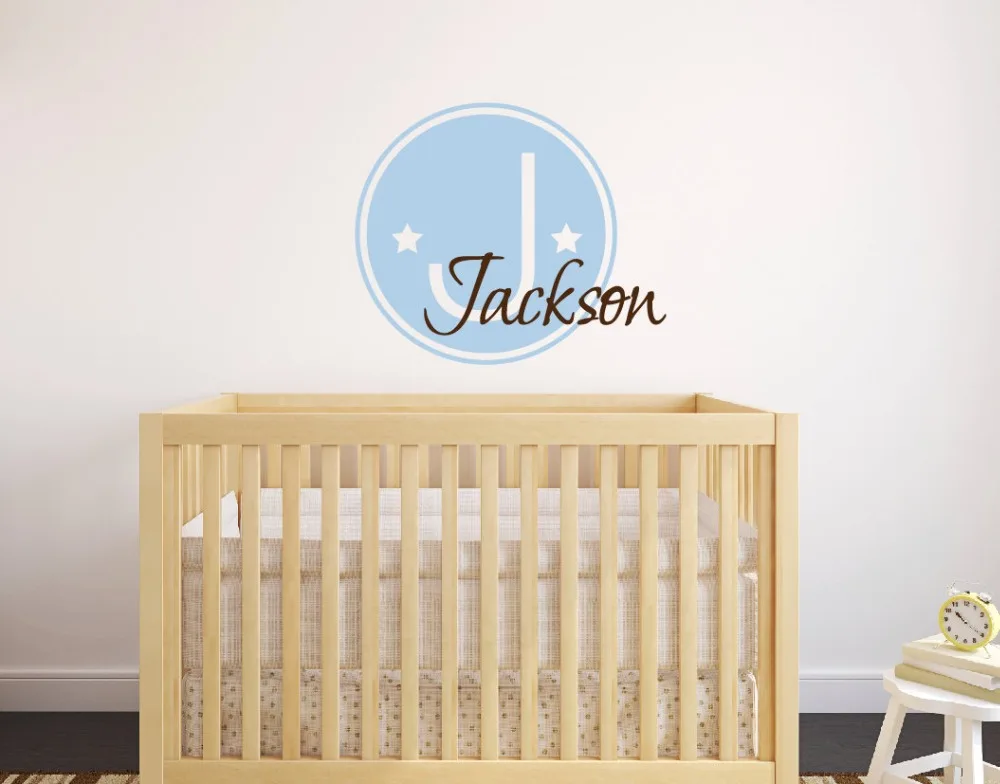 Наклейки на стену виниловые со смайликом с инициалами для детской комнаты