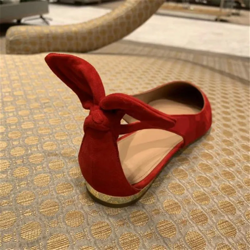 Женские сандалии с острым носком на плоской подошве вырезами кроличьими ушками