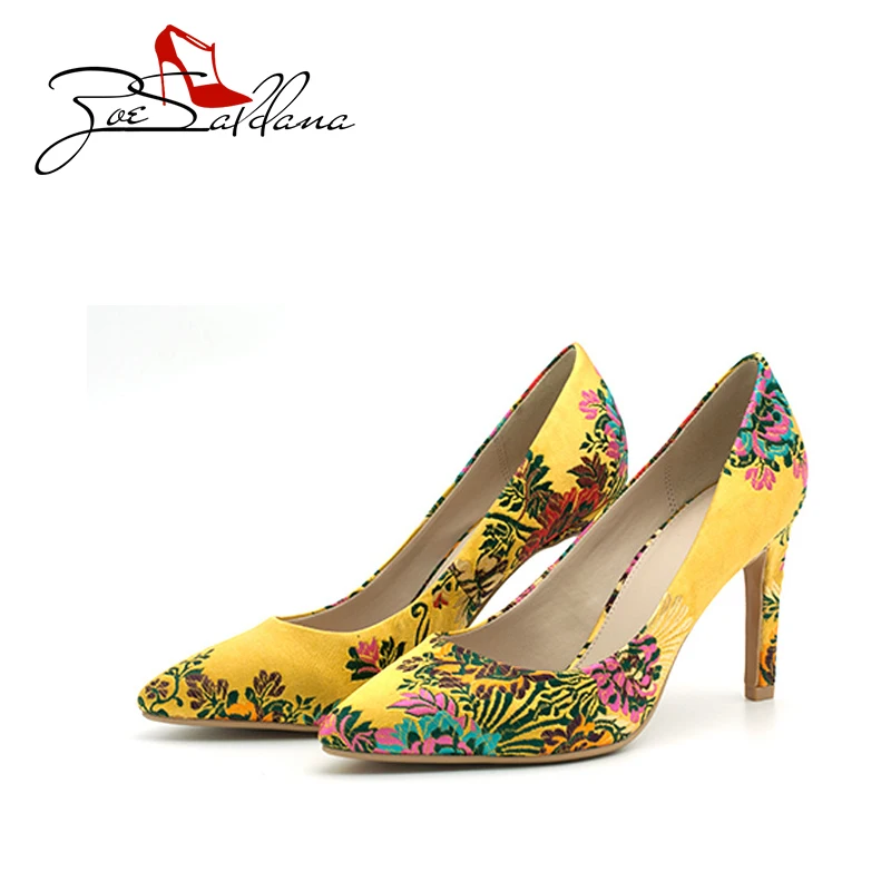 Зои салдана 2017 Осенняя обувь женские ботинки на каблуках с вышивкой острый носок