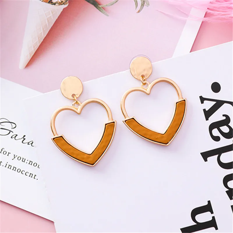 

Fashion woman heart-shaped stud earrings Golden circle Metal earrings contracted design style heart earrings for women jewelry