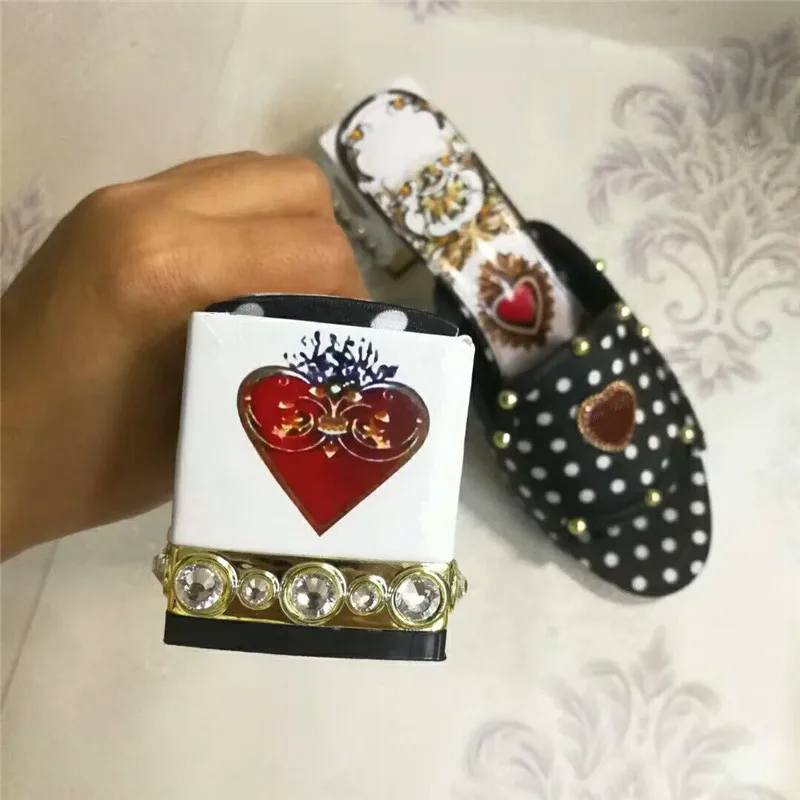 Knsvvli/красные тапочки на высоком массивном каблуке с декоративной пряжкой Женские