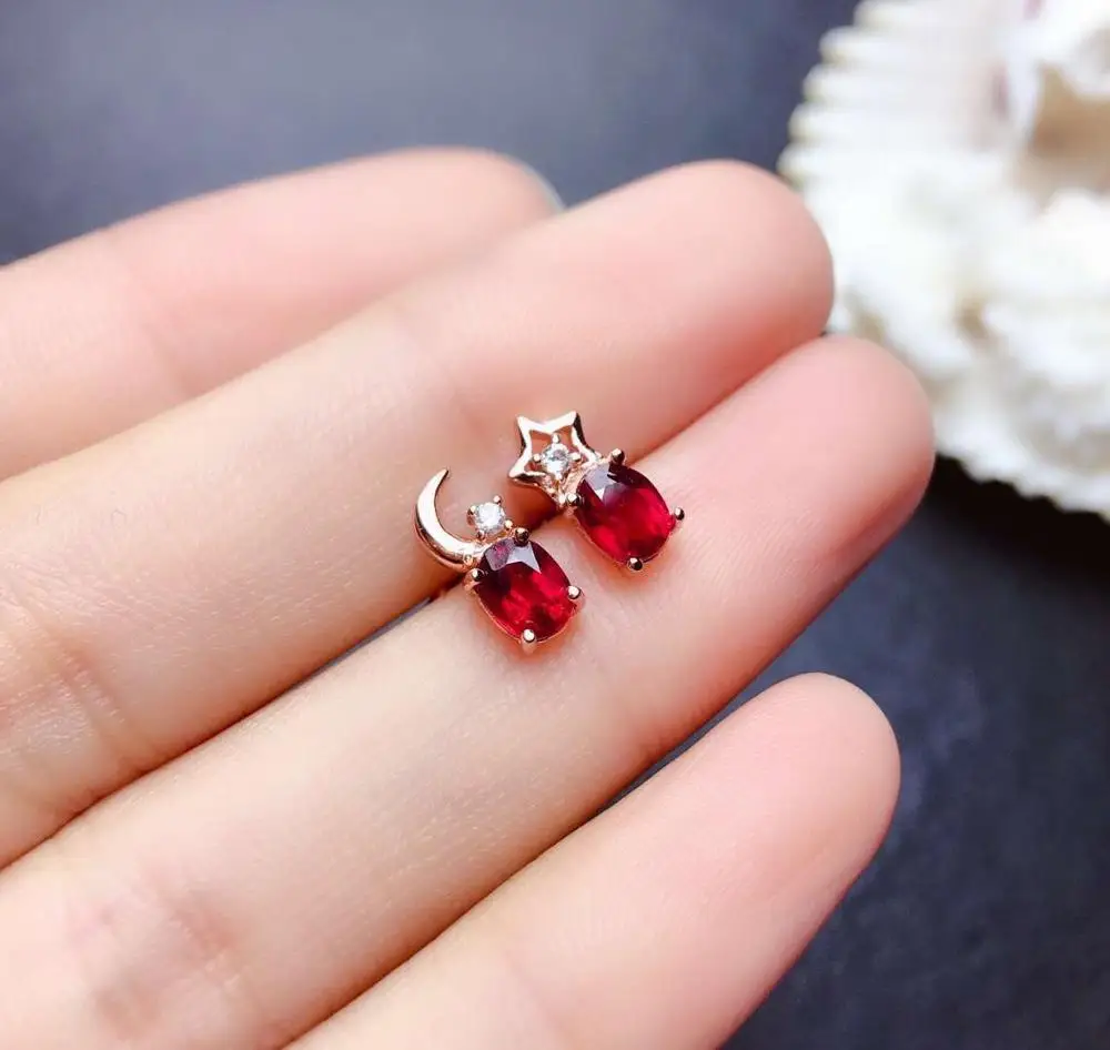 Женские серьги-гвоздики День и ночь ювелирное изделие из серебра с красным