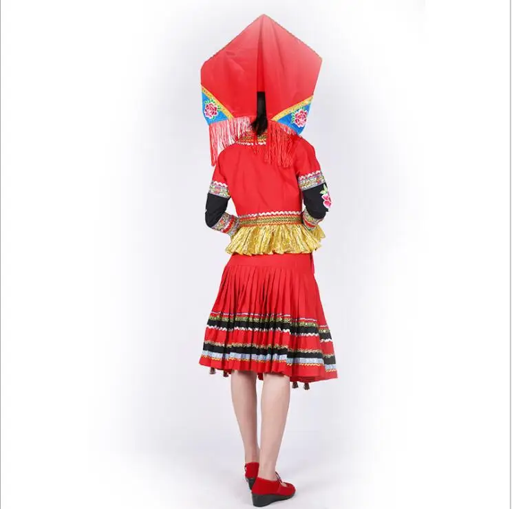 Традиционные женские танцевальные костюмы Гуанси региона Чжуан Китайские