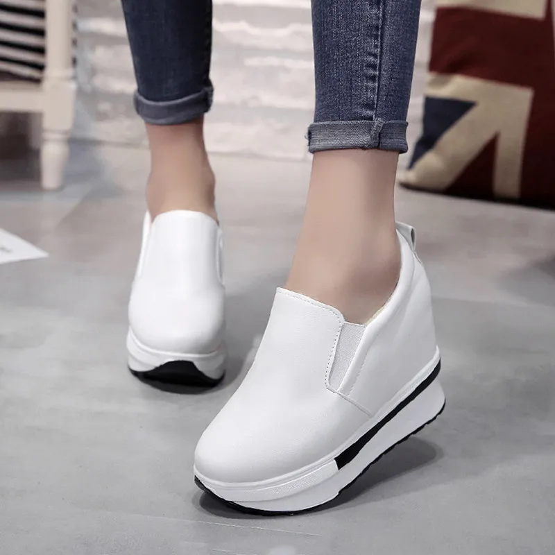 Кроссовки женские на скрытой подошве белые лоферы высокий каблук Повседневная