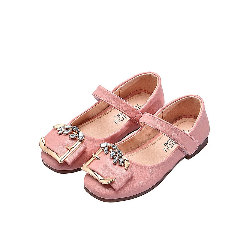 Маленькие кожаные туфли для девочек Весенняя однотонная обувь принцессы со стразами детская с квадратным