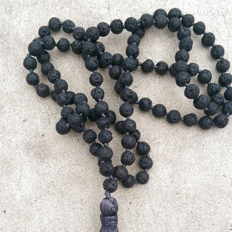 Традиционное ручное ожерелье с узелками Collier Femme 8 мм черная лава серая кисточка