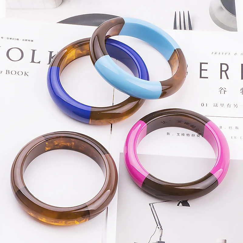 

Vintage Colorful Resin Acrylic Geometric Round Bangle with Designer Charms Simple Ladies Bracelet For Women New Jewelry Girls