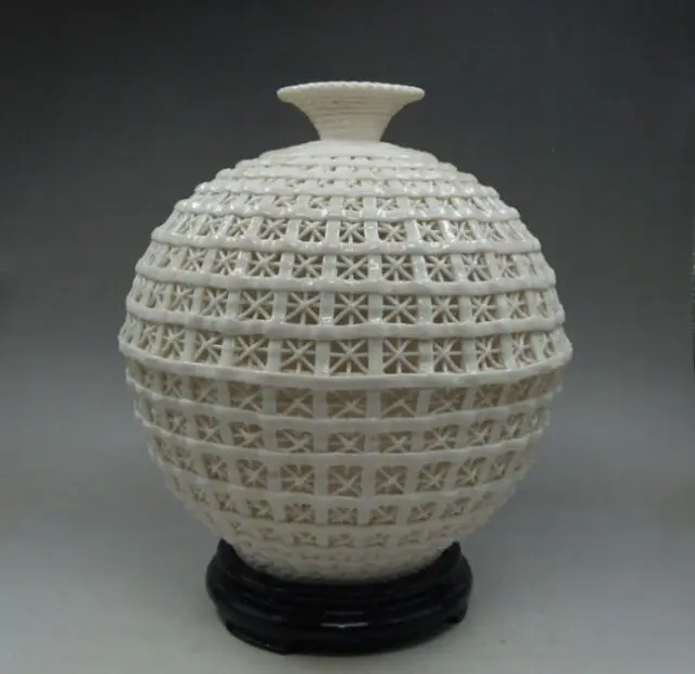 Vintage Chinese Dehua White Porcelain Handwork Hollow-out Vase | Дом и сад