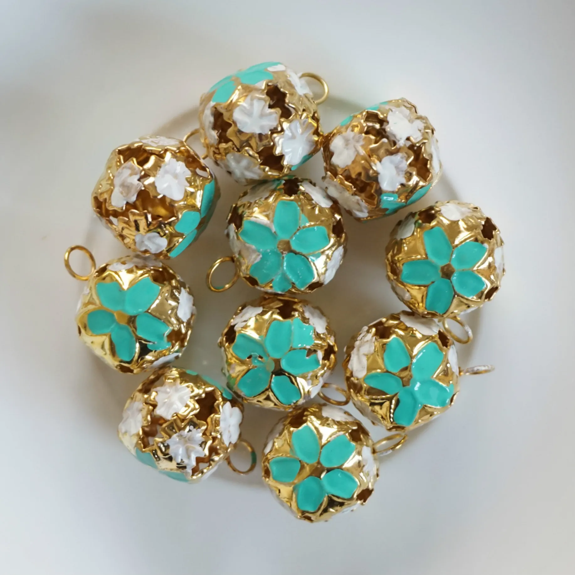 08mint blue 10 шт./партия колокольчики с вырезами цветные колокольчики Рождественская елка украшения для дома/кулоны собака DIY ремесла аксессуары - Цвет: 08mint blue