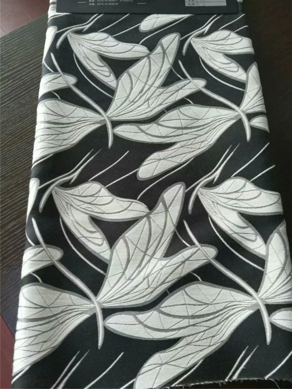 Золотая трехмерная жаккардовая ткань с четкими цветами итальянская модная в