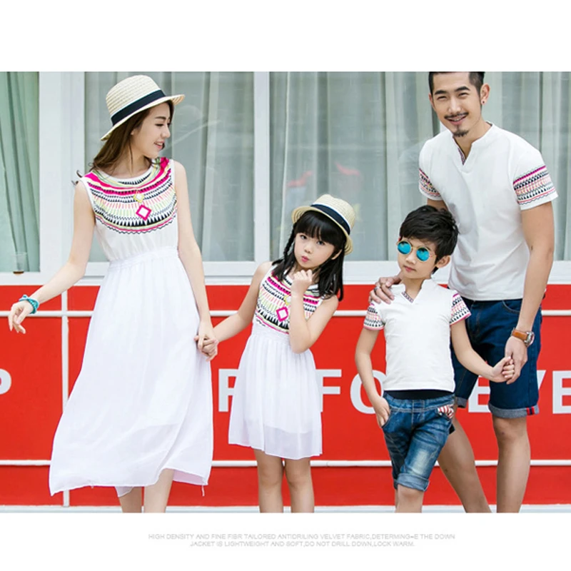 Пляжные платья для мамы и дочки летние футболки папы сына одинаковые комплекты