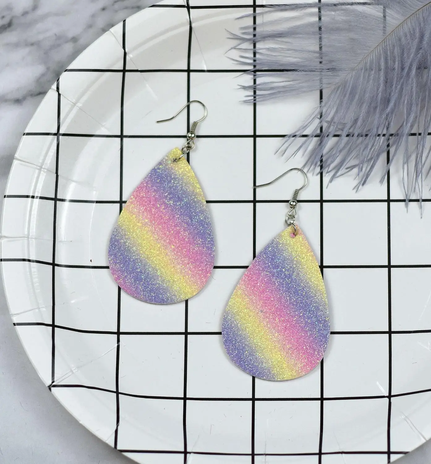 Модные кожаные серьги Rainbow для женщин, 2020 год, слеза, ювелирные украшения, блестящие пайетки, феерические подвески, блестящий подарок на Рождество.