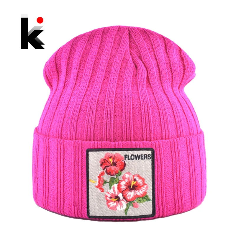 Женская шапка с цветочной нашивкой осенне зимние вязаные шапочки облегающие