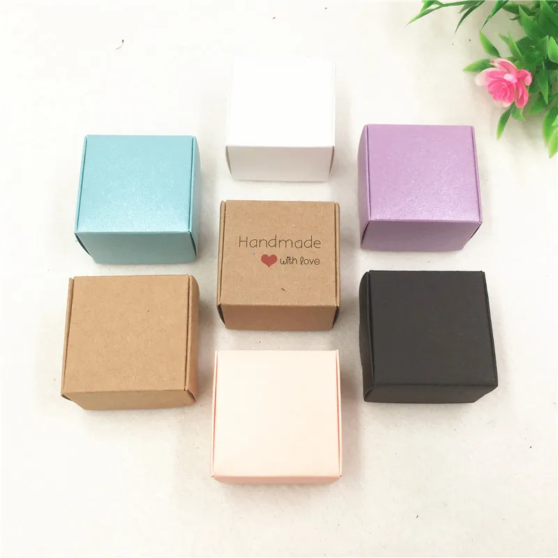 

100Pcs/Lot 6.5x6.5x3cm Vintage Style Kraft Paper Cardboard Box Print Birds Flowers Handmade With Love Heart Packing Gift Carton