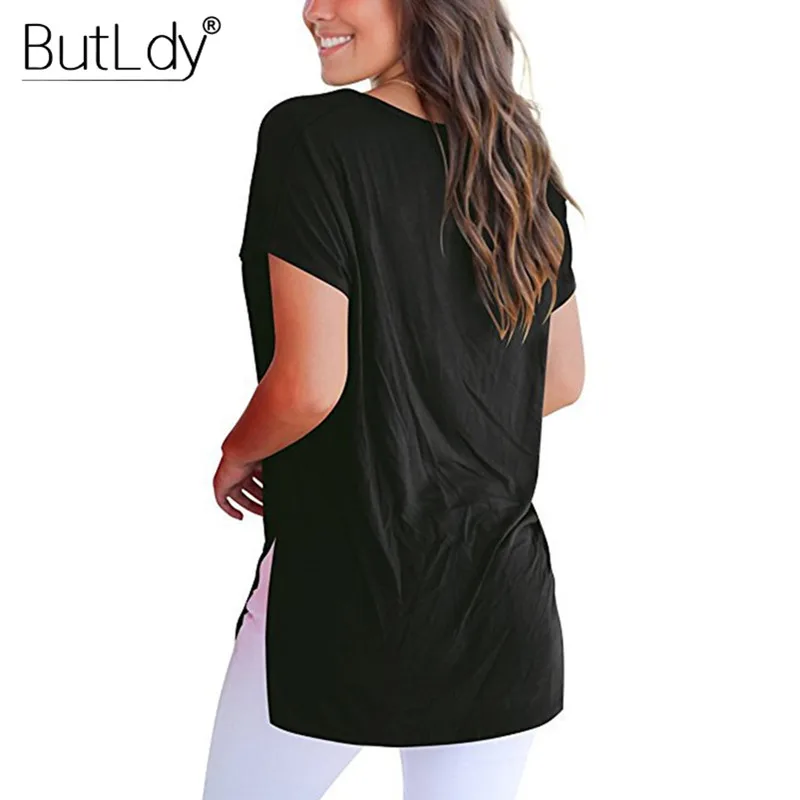 Летняя женская футболка базовая однотонная с треугольным вырезом винтажная