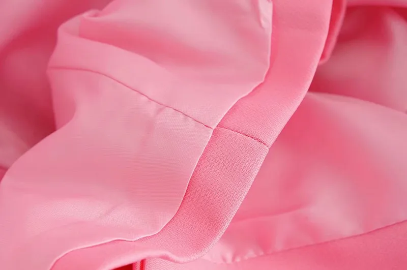 Женский костюм с длинным рукавом розовый двубортный треугольным вырезом