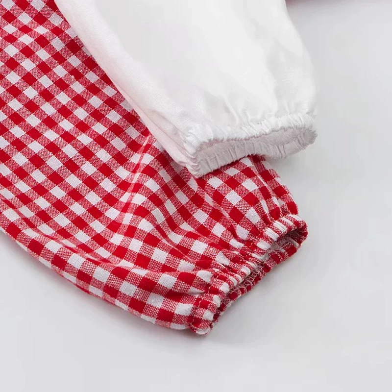 Блузка женская клетчатая с длинным рукавом и квадратным вырезом на