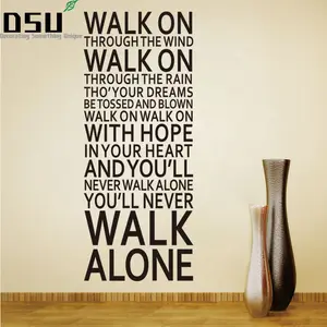 Виниловая наклейка на стену ты никогда не походите в одиночку, домашний декор, настенная наклейка, вдохновение, цитата футбольной команды, лирика, наклейка для детской комнаты