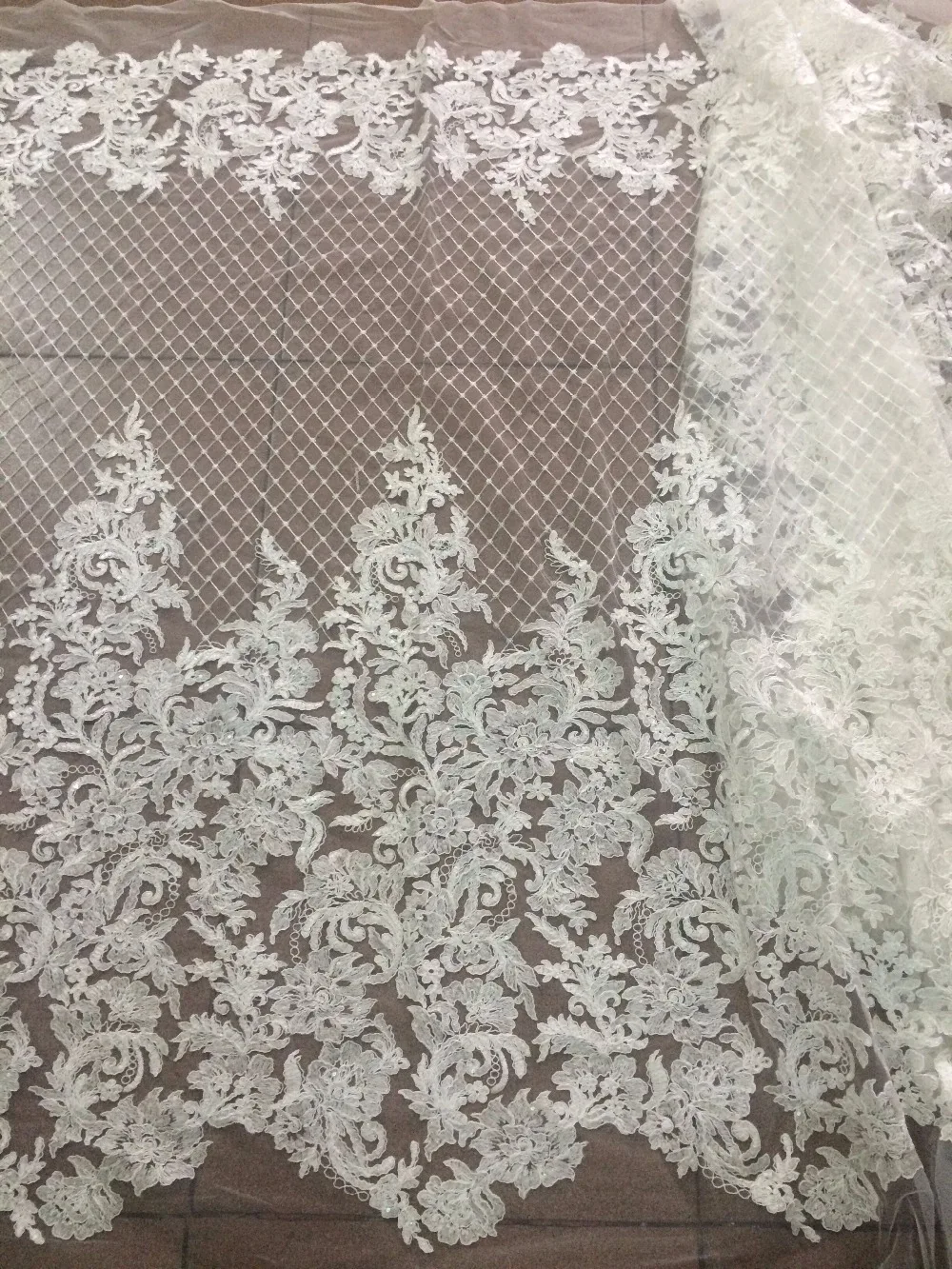 

Модное вышитое в Швейцарии Новое поступление L-6910 африканская кружевная ткань с пайетками для свадьбы