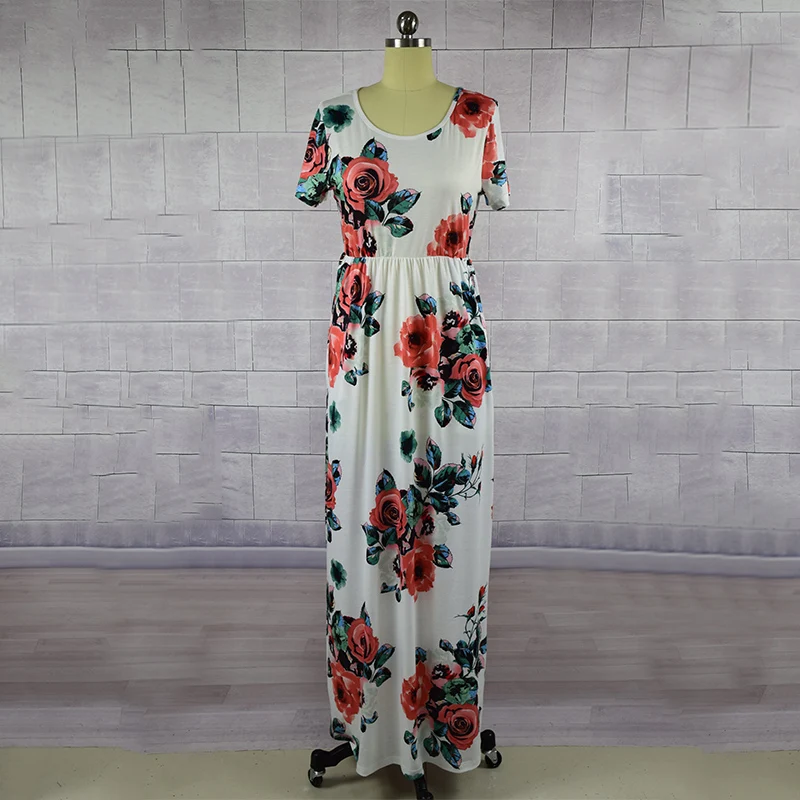 Одинаковые комплекты для семьи длинные платья с короткими рукавами и цветочным