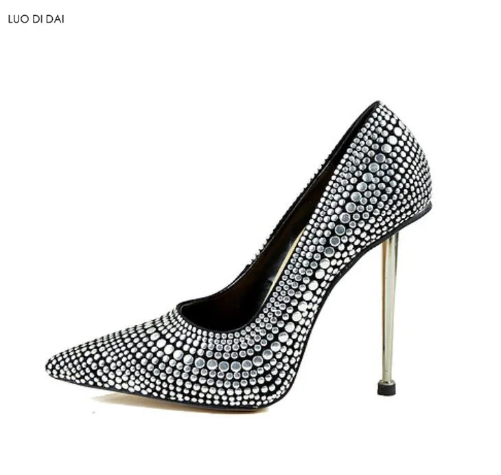 Женские туфли лодочки на высоком металлическом каблуке украшенные серебристыми