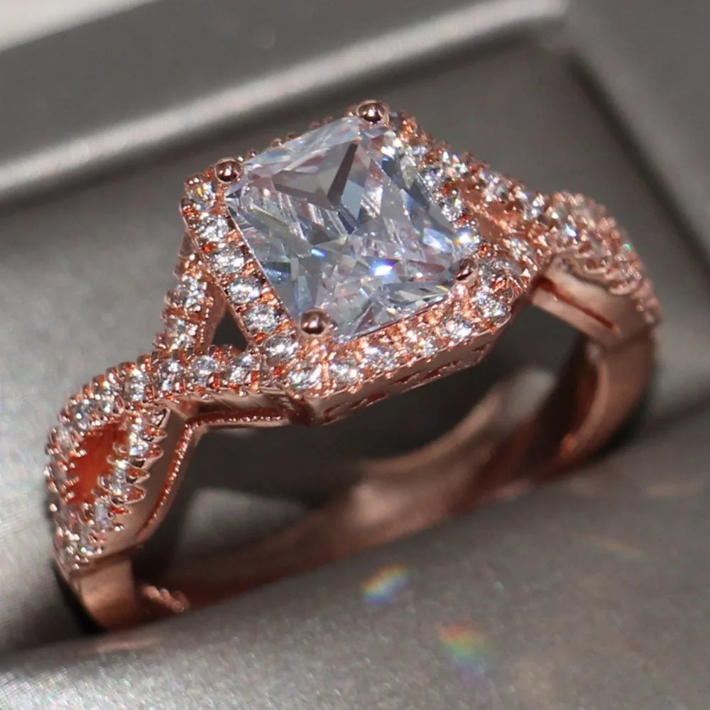 

Женское кольцо из серебра 925 пробы, с фианитом