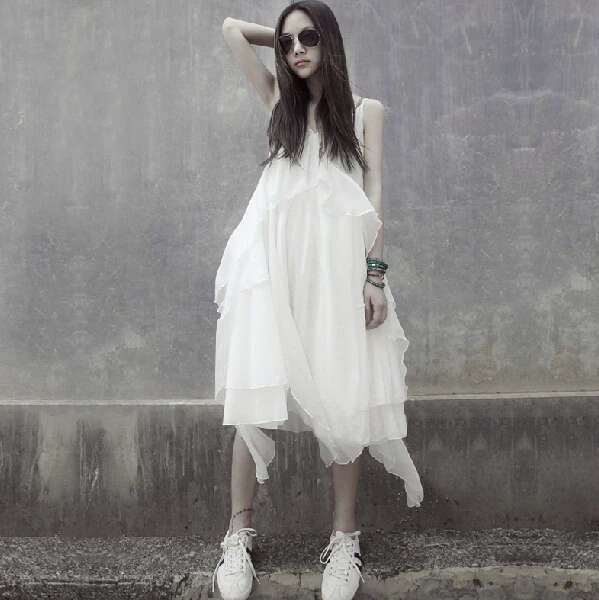 Женское платье на тонких бретельках длинное пляжное из шифона в богемном стиле